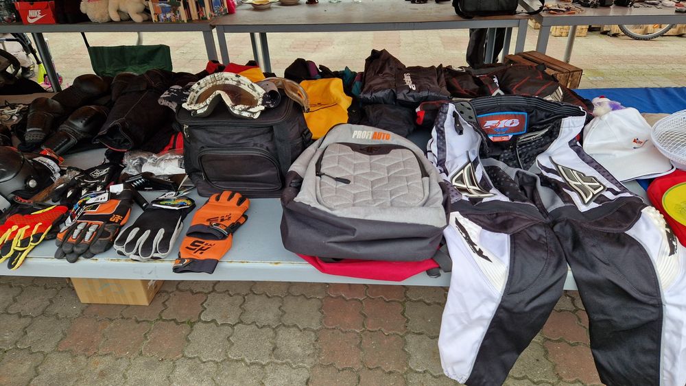 Ubrania na rower, kompresory klimatyzacji itp.