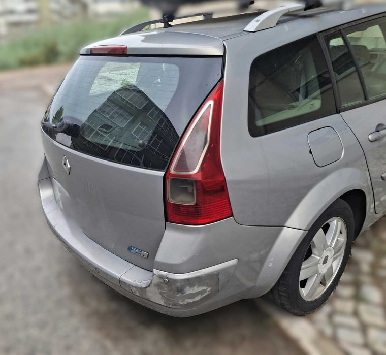 • Renault Megane 1.5 DCI 2005  – Avariada (Para Peças ou Reparar)
