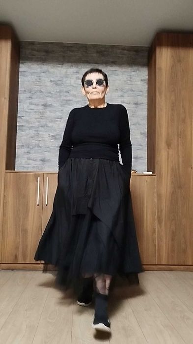 Продам новую юбку в готическом стиле.