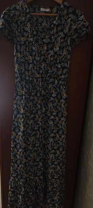 Roupas variadas como novas