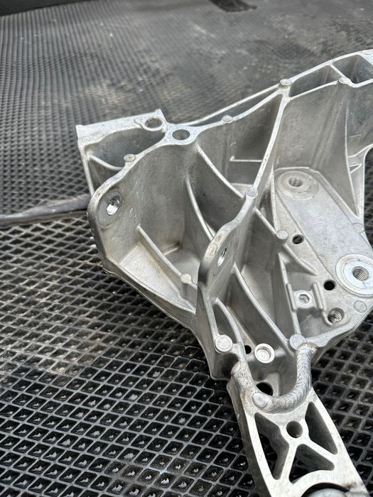 Передній підрамник bmw i7 g70 кузов