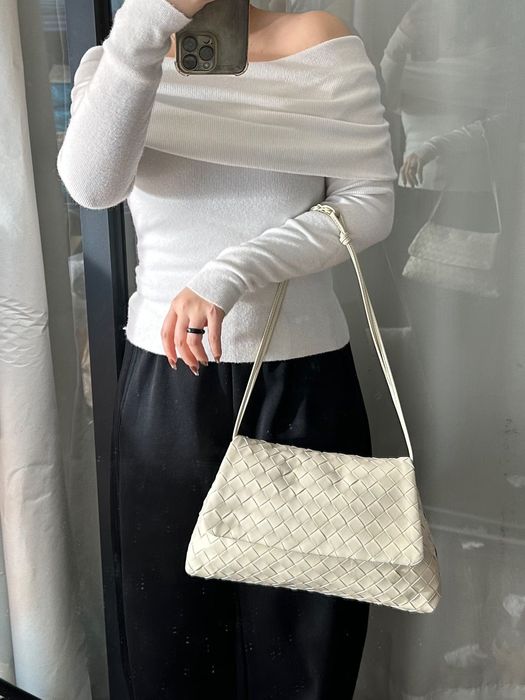 Жіноча сумка Bottega Veneta молочний