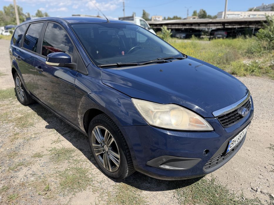 Продам Ford Focus 1.8  2010г