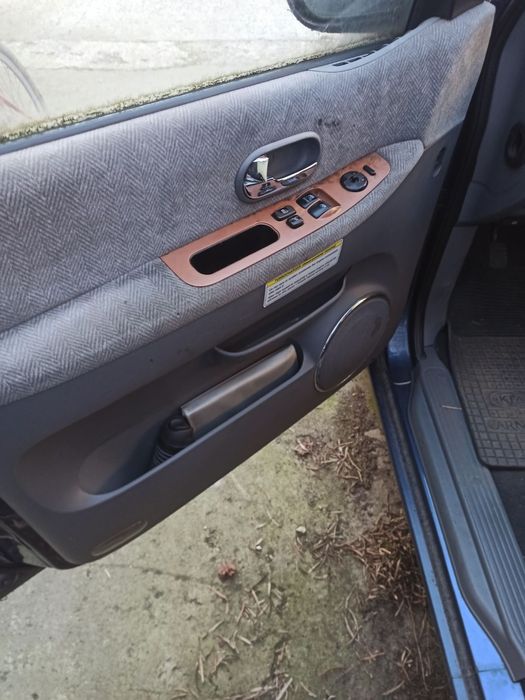 Kia Carnival 2002 рік,2,9 куба