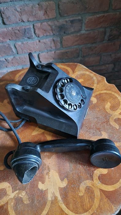 Retro telefon czarny