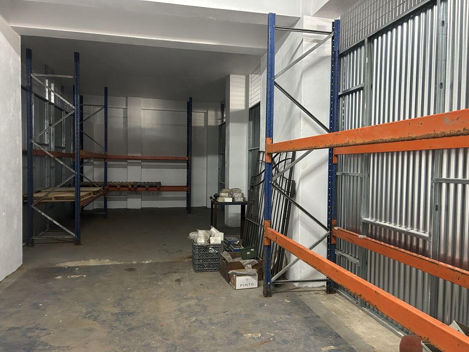 Armazens para arrumos ou garagem para arrendar