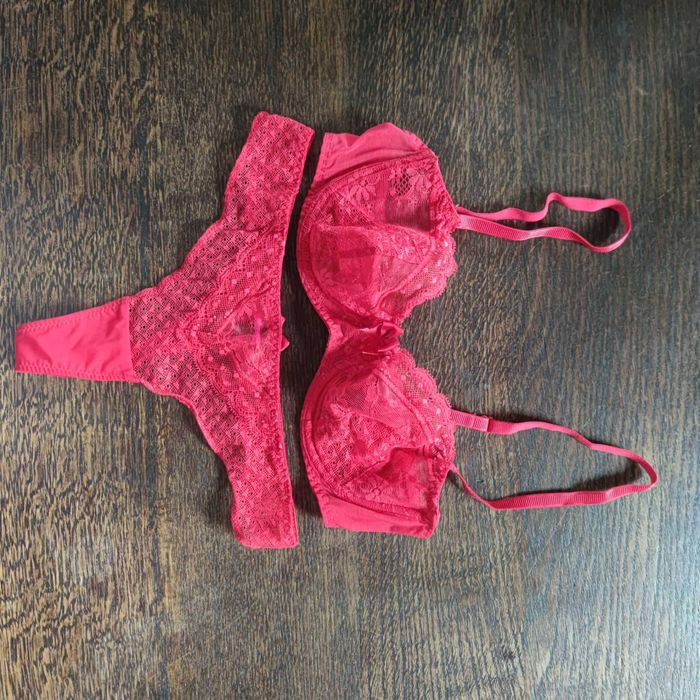 Zmysłowy komplet Passionata - koronkowy biustonosz i stringi r.S