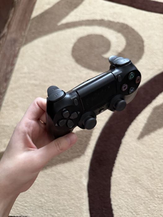 PlayStation 4 Slim 1TB + 2 джойстики + ігри