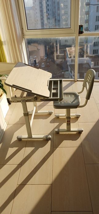 Дитяча шкільна парта