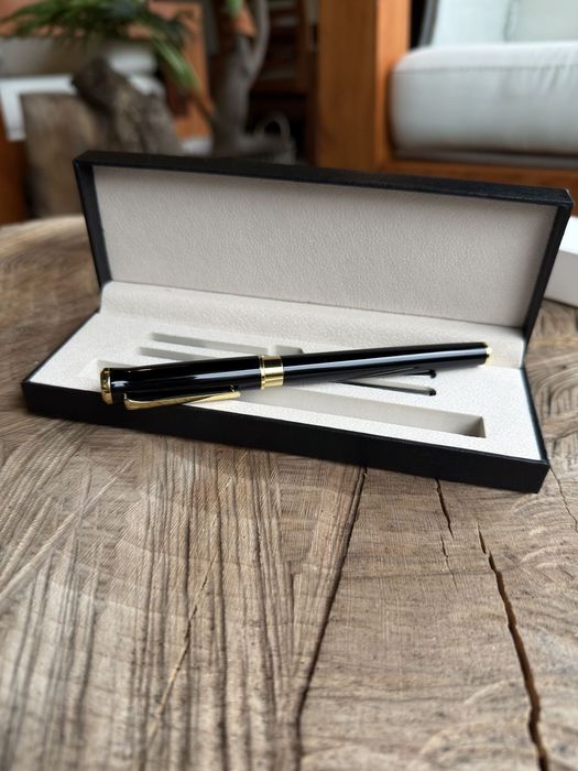 Caneta Premium com carga extra e estojo, ideal para presentes e brinde