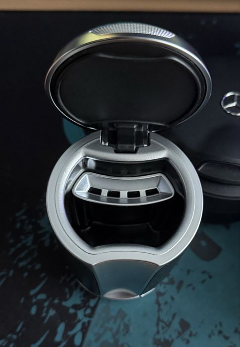 Попільничка Mersedes, Infiniti