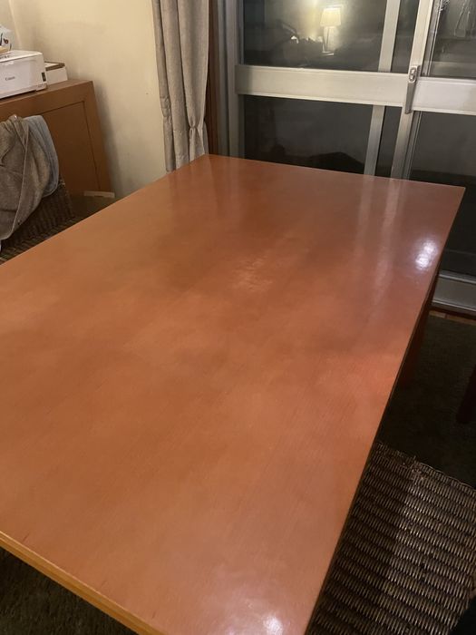 Mesa em madeira de Nogueira