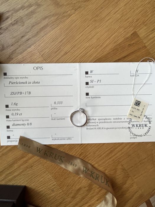 Złoty pierścionek W. Kruk Shine z diamentami