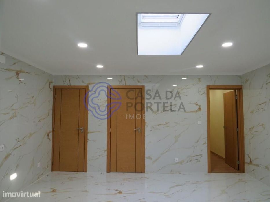 Moradia T4+1 com  suíte em São Roque  da Lameira  Porto Campanhâ