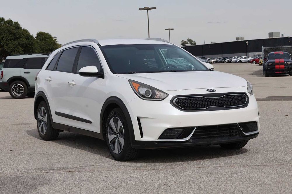 Kia Niro LX      2018