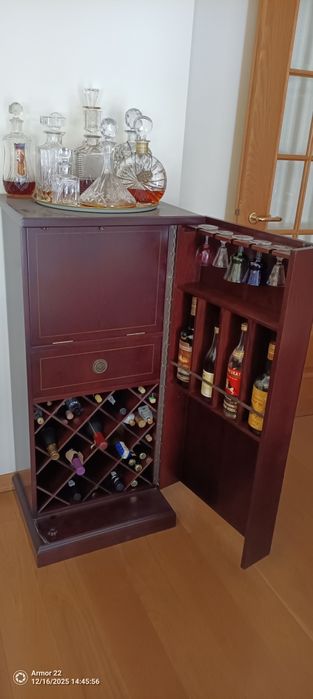Móvel Garrafeira cerejeira