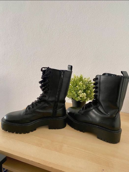 Botas militares em pele mango