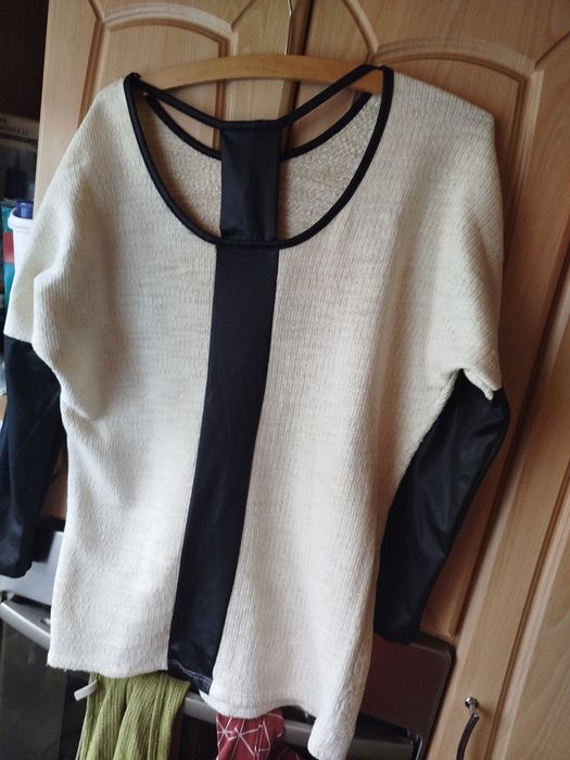 Sweterek ze złotą nitką  Oxyd