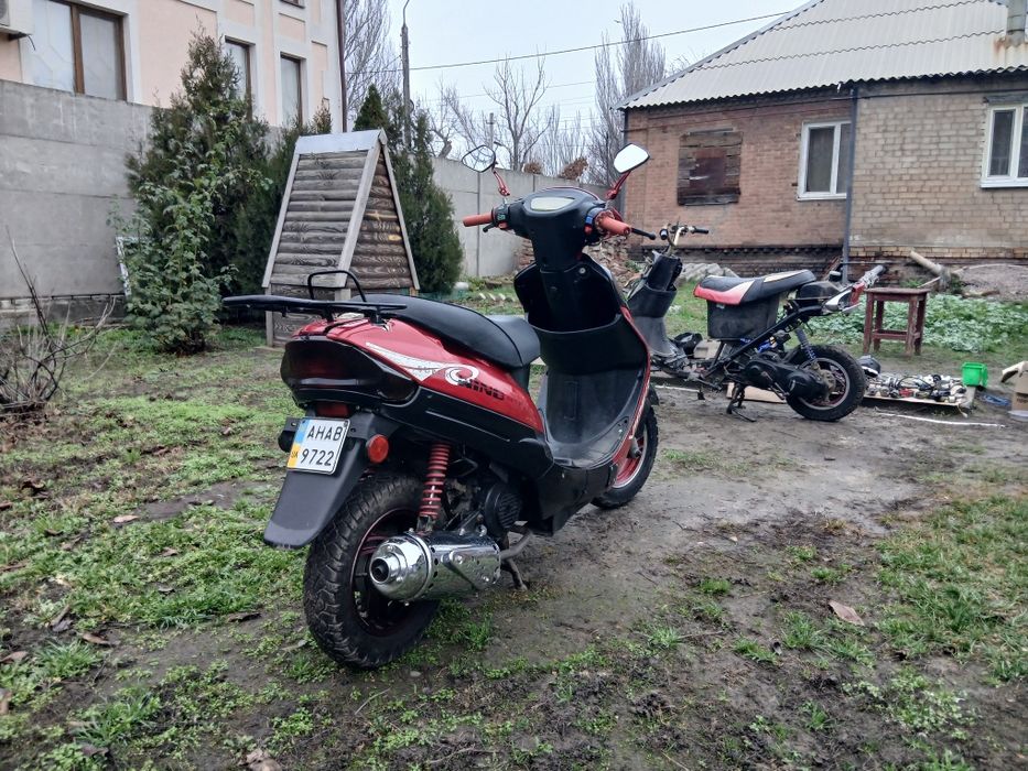 Продам скутер и запчасти.