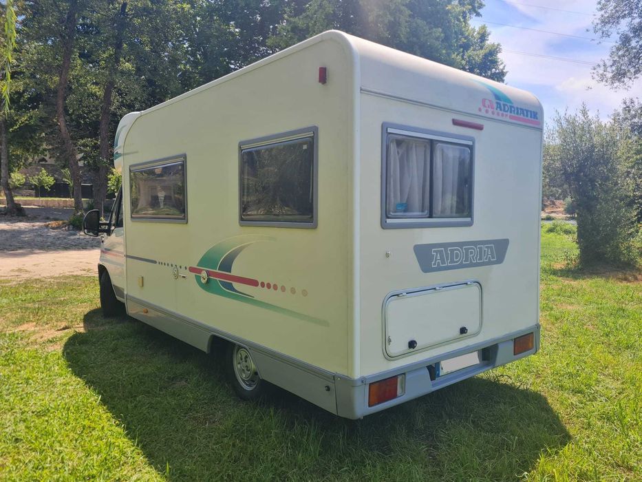 Autocaravana Adria/Fiat 6 Lugares Livrete