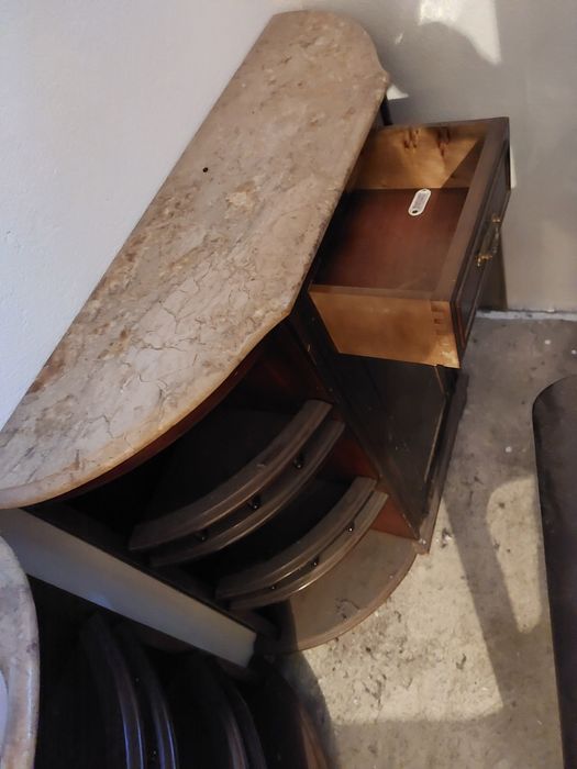 Conjunto de Aparadores Clássicos em Madeira – Elegantes e Funcionais