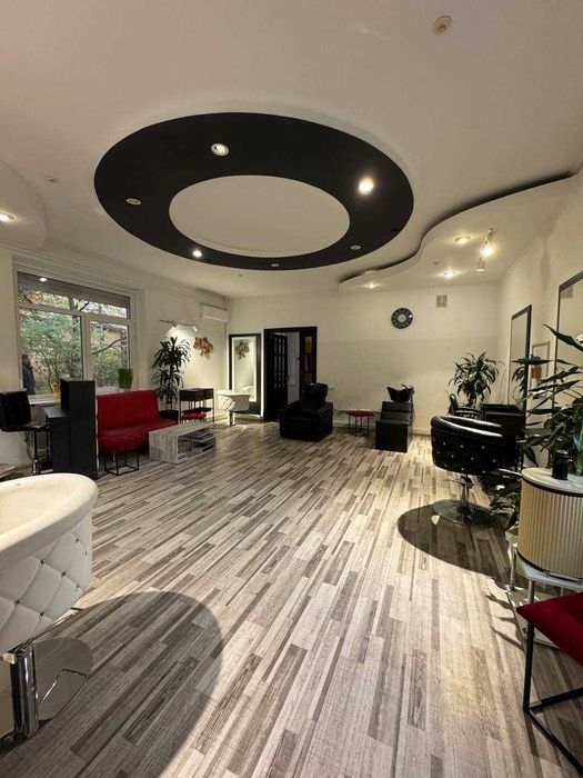 Діючий бізнес ǀ Салон краси - Перукарня з меблями, центр, Чорновола