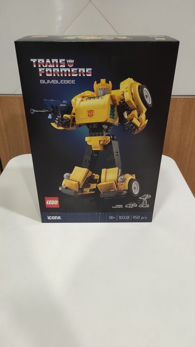Конструктор LEGO ICONS 10338 TRANSFORMERS Bumblebee (950 Деталей