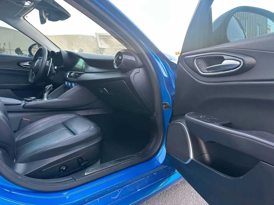 Alfa Romeo Giulia      2018