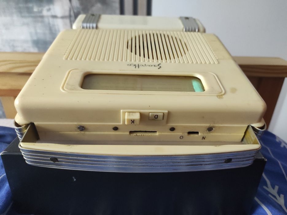 Kultowe radio przenośne z lat 50 PRL