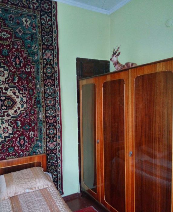 Продаж будинку на два входи