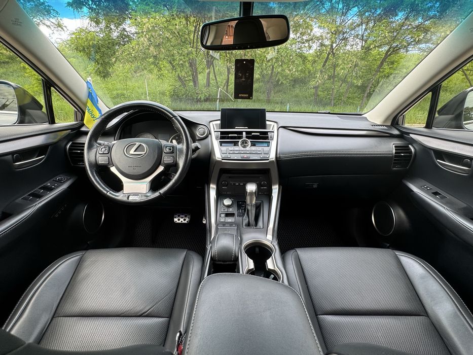 Продам авто LEXUS NX