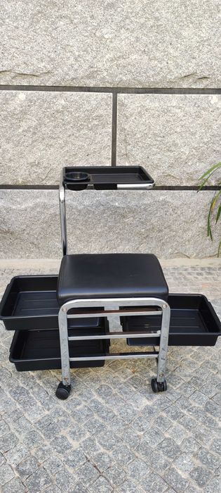 Mesa de ajudante de esteticista