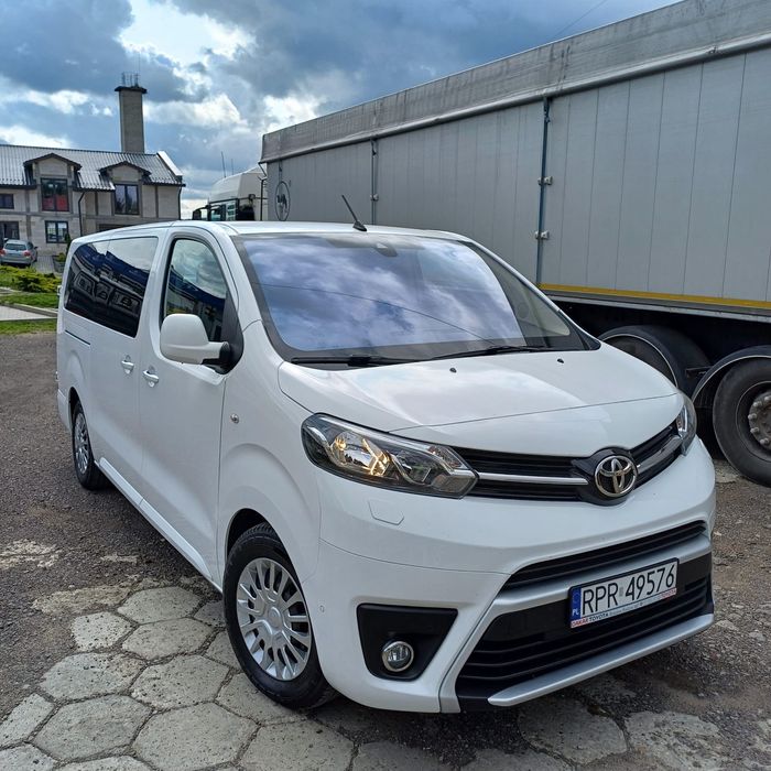 TOYOTA PROACA verso 9 osobowa
