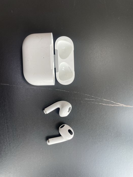 Продам Air Pods 3 оргінал, трошки з царапинами