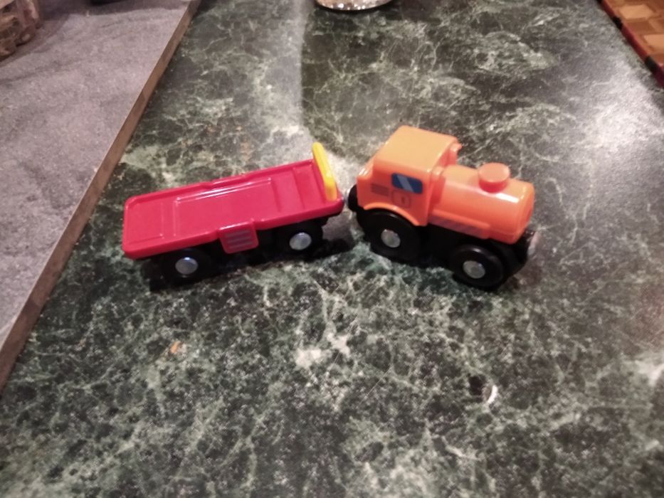 Игрушки в хорошем состоянии ,конструкторы ,паровоз на магнитах 160гр