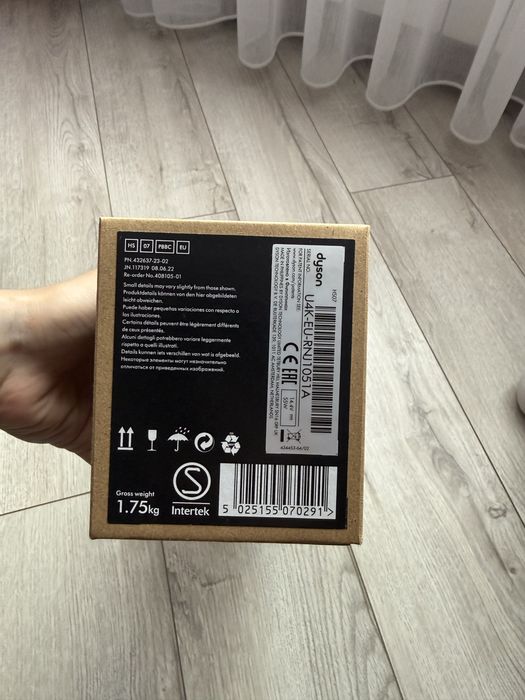 Продаю Dyson  Corrale