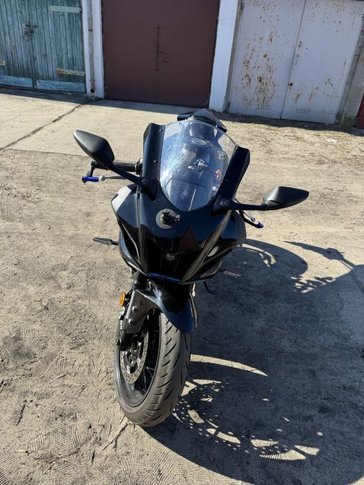 YAMAHA R7 2023.