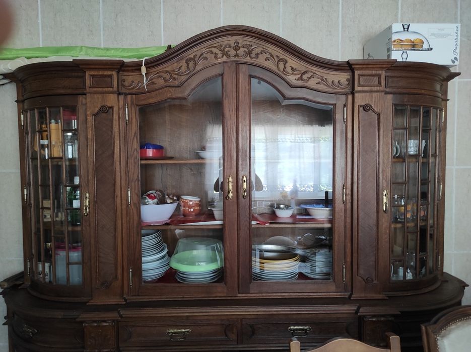 Vendo louceiro em madeira para sala vintage