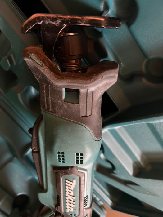 Сабельная пила Makita аккамуляторная JR103D