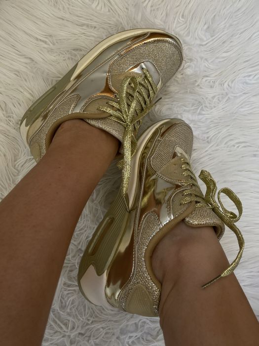 Жіночі  кросівки