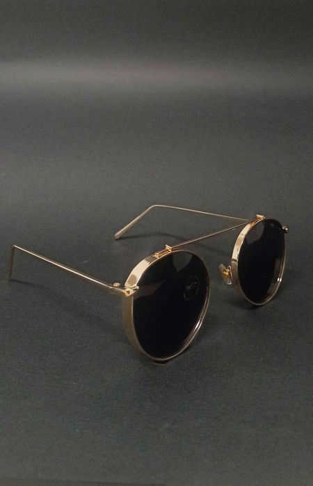 Óculos dourados novos