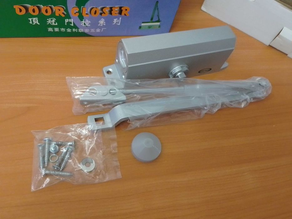 Доводчик дверний A-062 DING GUAN срібло до 80 кг від 500 до 450грн.