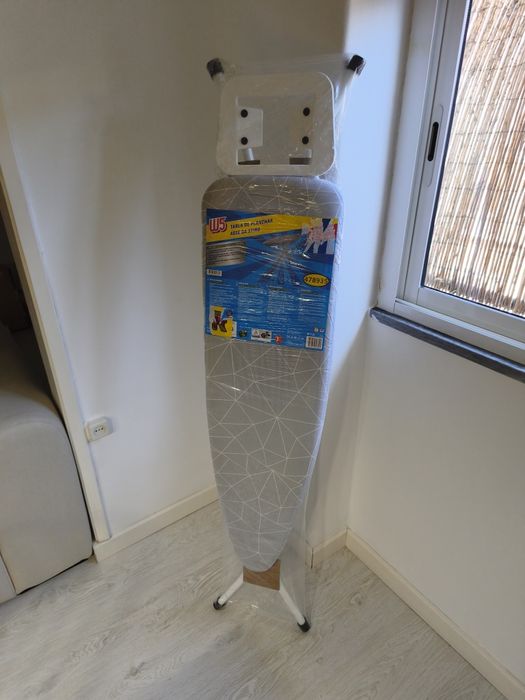 Tábua de engomar nova