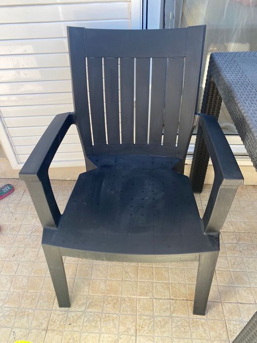Mesa de jardim para refeições com duas cadeiras