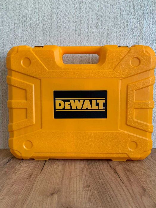 Потужний шуруповерт з великим набором інструментів DeWalt DCD791