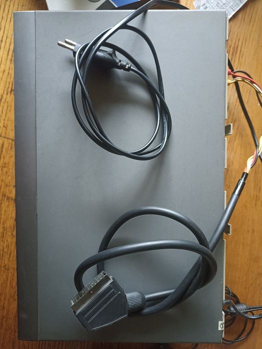 Видеоплеер LG L415 с кассетами.