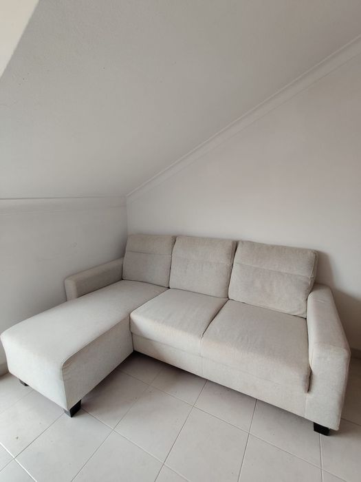 Sofá creme com chaise long