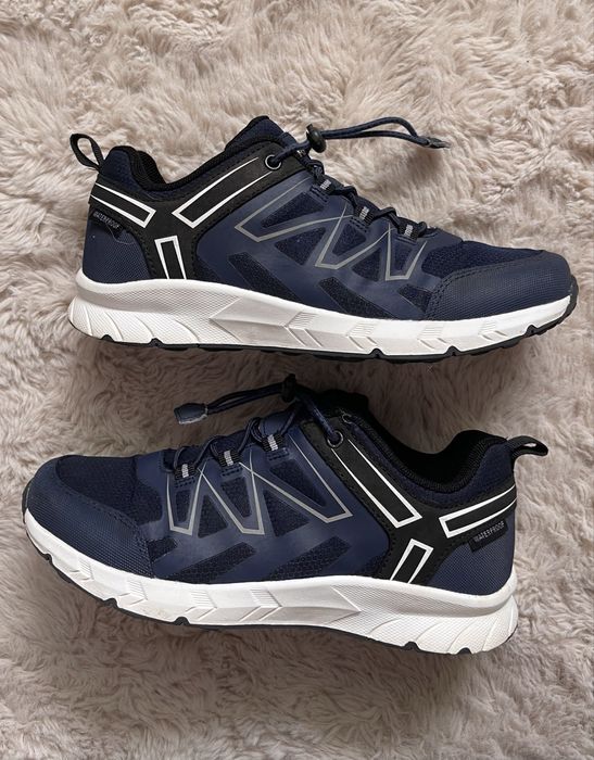 Buty młodzieżowe sneakersy sportowe wodoodporne wygodne Stormberg granat wodoodporne 37/24cm