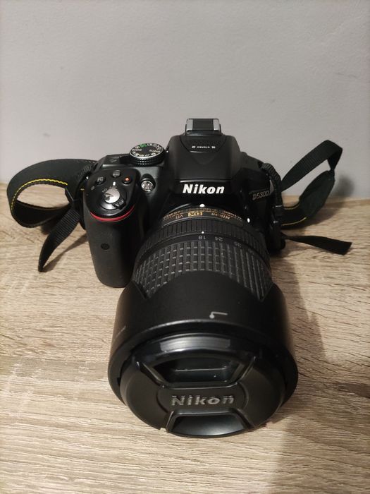 Nikon D5300 + Nikkor 18-140 zestaw z torbą