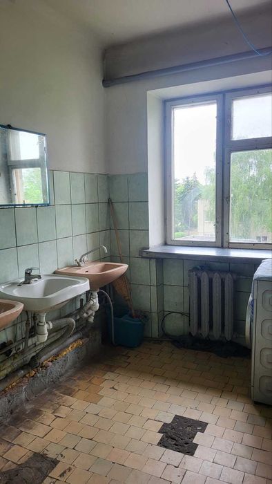 Здається  одна кімната в гуртожитку вул Левандівська!